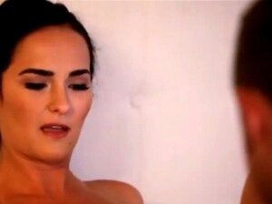 Nicht der Stiefsohn hilft der geilen Stiefmutter bei ihren