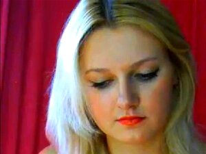 camgirl doet vieze slet om haar geld te verdienen. camgirl doet vieze