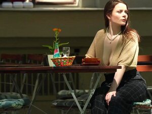 gewagte Kostümbestellung - busty, elegant, resigniert