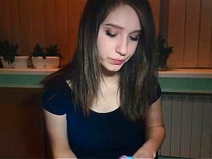 Seksikäs söpöläinen strippaus cam