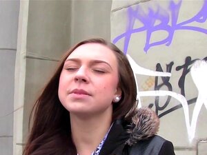 Diese schöne Euro-Schönheit zeigt ihren perfekten Hintern in der
