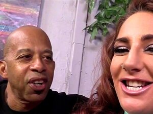 Savannah Fox krijgt haar kont opgerekt door een BBC