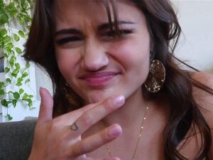 Stiefschwester wird vollgespritzt. Teenage-Stiefschwester wird