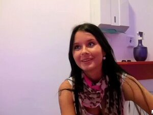 Empfangsdame geht zurück, um gefickt zu werden