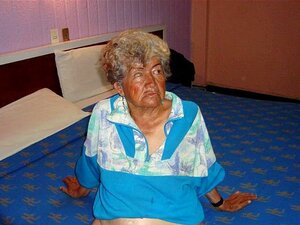 Latina Oma Diese Omas posieren vor der Kamera