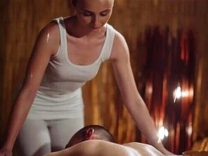 Massage Rooms piccola bionda ceca Lady Bug sega scivolosa e sesso