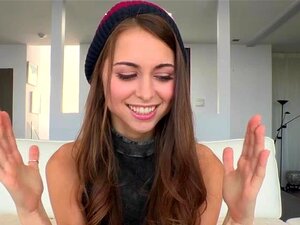 Die schlanke Süße Riley Reid wird von einem großen schwarzen