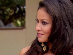 GETROUWDE koppels spelen NAAKTE buitenspellen met SWINGERS. Bekijk