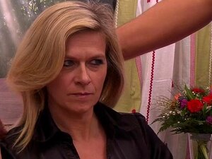 Marina Montana nimmt es mit zwei schönen Schwänzen auf