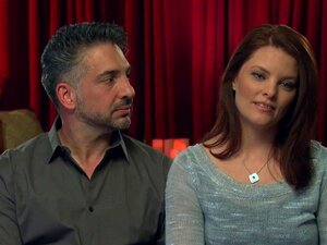 Swinger-Paar wünscht sich bisexuelle Action bei einer Orgie.