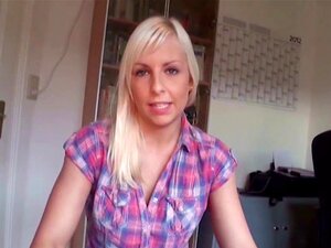 Deutsche Stiefschwester erwischt Stiefbruder und Hilfe beim Handjob