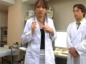 Mina Nakano süßer japanischer Krankenhaus-Engel