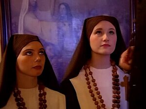 Ervaar het zondige genot van twee ondeugende nonnen die een priester