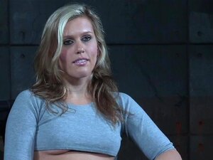 Caned BDSM суб Sasha Heart кажњена жестоко, Caned