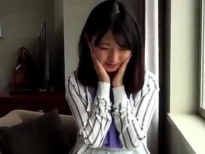 Kinky amatöörisöpöläinen vilauttaa upeita kurvejaan webkamerassa