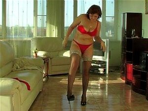 Дебела руска старија Виола јебе