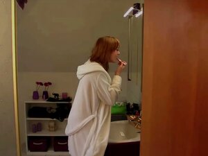 Dünne deutsche Rothaarige Süße Anny Aurora fickt den Handwerker