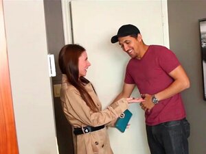 Die kleine Escort-Babe Anya liebt es, einen Schwanz zu ficken, Juan