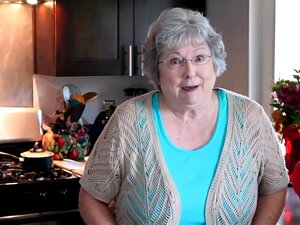 OMA REAGIERT AUF MEHR OMA-PORNOS!