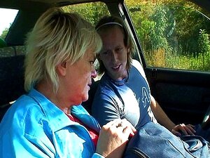 Oma Auf Einem Wilden Ritt 1