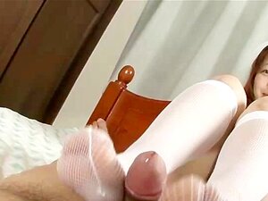 Als heiße Krankenschwester verkleidet, kümmerte sich die asiatische