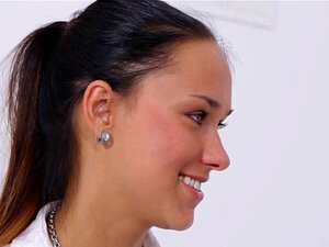 Kuumaa söpöläistä pettää. Kiimainen lääkäri on valmis