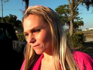 Ich zeigte ihr all das Geld, das ich hatte, und bat sie, aufzuhängen.