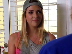 Rundärschige Tussi wird durchgenagelt. Schlampige Süße liebt es,