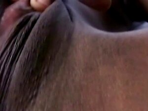 Wunderschöne schwarze Schlampe in erstaunlicher Solo-Action.