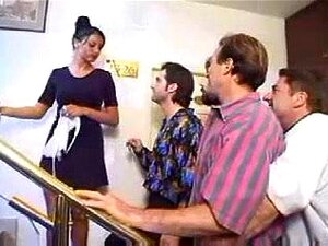 Die unersättliche Laura Cutie bringt 3 Schwänze zum Kommen, die