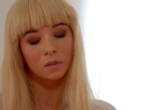 Lesbische beste Freundinnen spritzen mit Kenzie Reeves und Ryan Keely