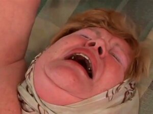 Ultra süße und sexy Oma mit meinem Stiefbruder