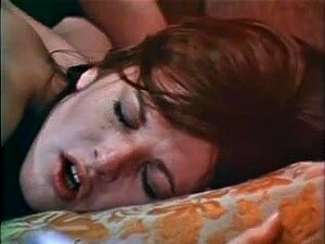 Vintage Hardcore-Ficken mit einer süßen brünetten Hottie, Ein sexy