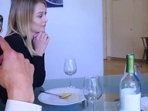 Ehemanns Chef lutscht Schwanz von Natalie Starr für eine