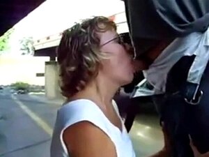 Медвед исисан од стране странца.