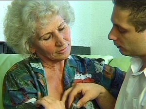 Mein Freund fickt meine alte Mutter