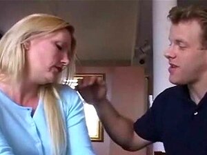 Una Milf incredibile e bellissima penetrata e palpata