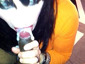 Sperma im Mund einer MILF