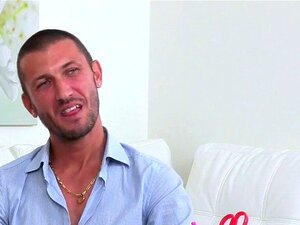 Дебели курац јебе агента за кастинг.