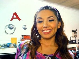 Ihre Fotze mit einem lüsternen Schwanz füllen