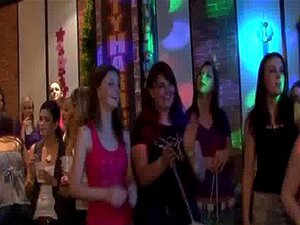 Blonda tjejer vill bli hårt knullade