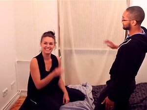 Lehrlings-Lesben-Süßen lassen sich ihre leckeren Fotzen lecken und