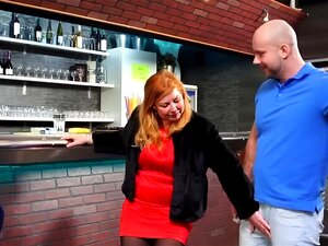 Barkeeper mixt schockierenden Cocktail: Sperma & Pinkeln auf die