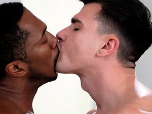 Sean Xavier und Herr Tiefe Stimme hardcore bareback ficken