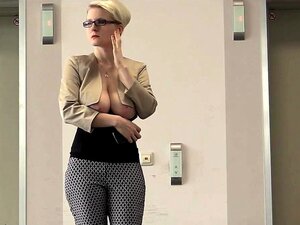 Verpasse nicht diese atemberaubende blonde MILF, wie sie ihre
