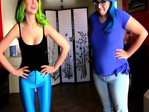 verzweifelt, Mädchen zu pissen, die sich selbst pissen 2018