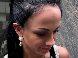 Mofos - Öffentliche Aufrisse - Busty Euro Chicks E