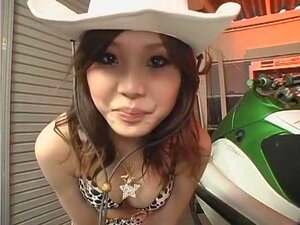 Fantastiska japanska slampan Saki Tsuji i galen soloflicka, stora