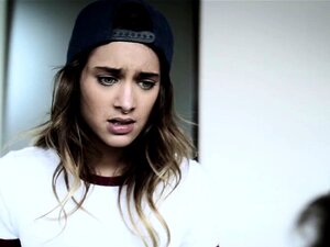 Meine lesbische Stiefschwester Uma Jolie in eine totale Schlampe