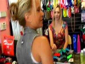 Busige Amateurin hört sich das Money Talk 4 an